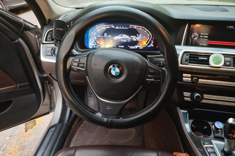 Used BMW 5 Series 2014 525Li Luxury Design Package Steering Wheel
