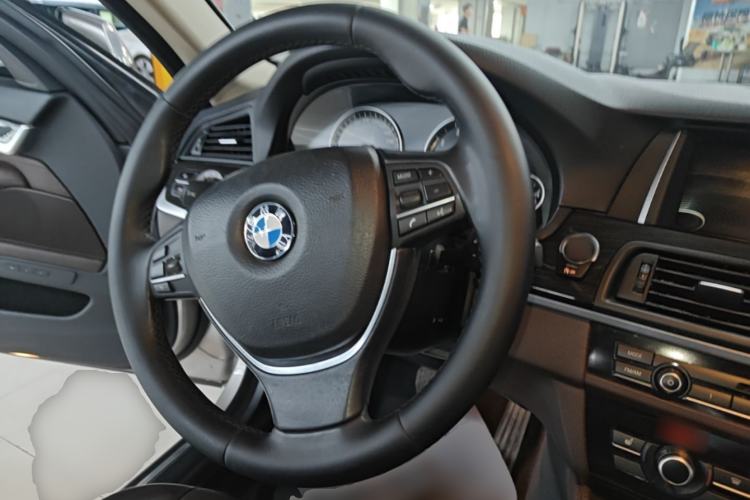 Used BMW 5 Series 2014 525Li Luxury Design Package Steering Wheel