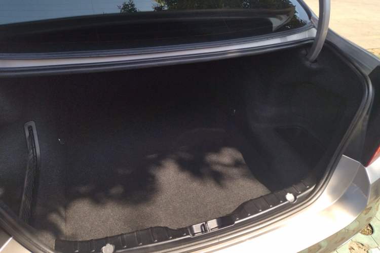 Used BMW 5 Series 2014 525Li Leading Model Trunk