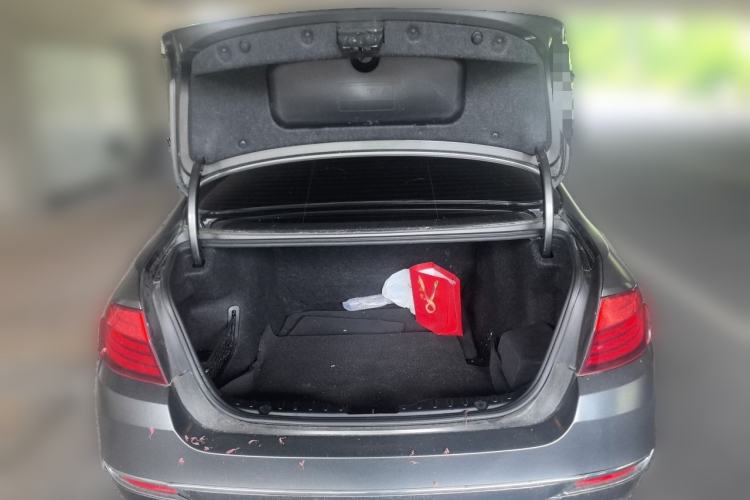 Used BMW 5 Series 2014 525Li Luxury Design Package Trunk