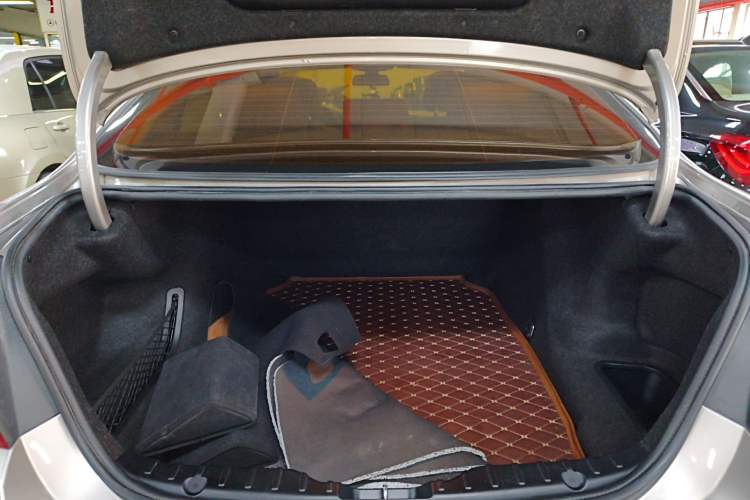 Used BMW 5 Series 2014 525Li Leading Model Trunk