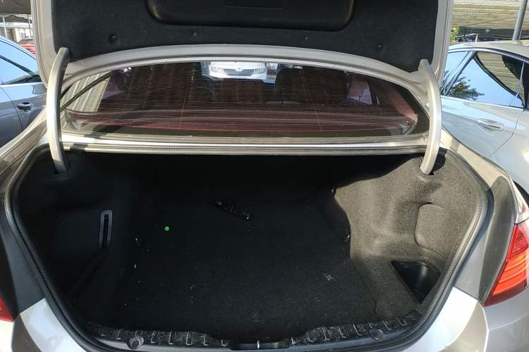 Used BMW 5 Series 2014 520Li Elegant Model Trunk