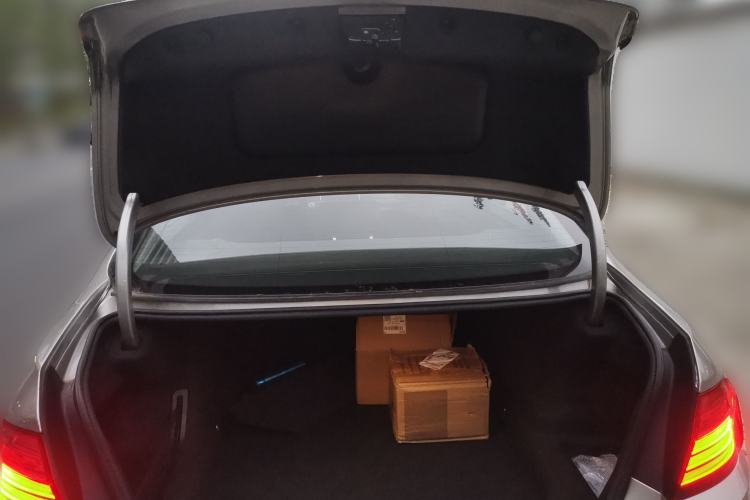 Used BMW 5 Series 2014 525Li Leading Model Trunk