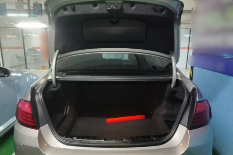 Used BMW 5 Series 2014 525Li Luxury Design Package Trunk