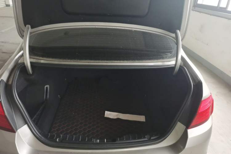 Used BMW 5 Series 2014 520Li Elegant Model Trunk