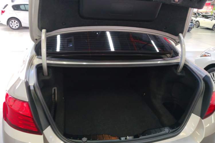 Used BMW 5 Series 2014 525Li Luxury Design Package Trunk