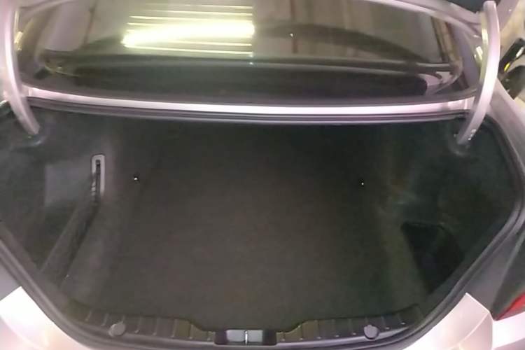 Used BMW 5 Series 2014 520Li Elegant Model Trunk