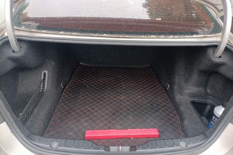 Used BMW 5 Series 2014 525Li Leading Model Trunk