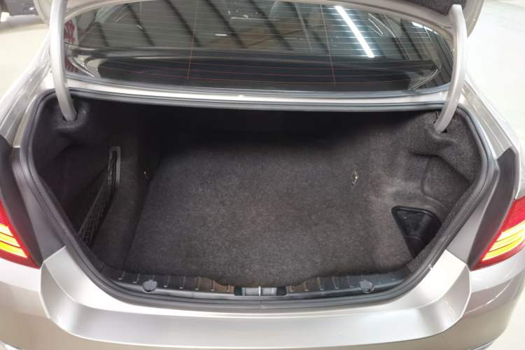 Used BMW 5 Series 2014 525Li Luxury Design Package Trunk