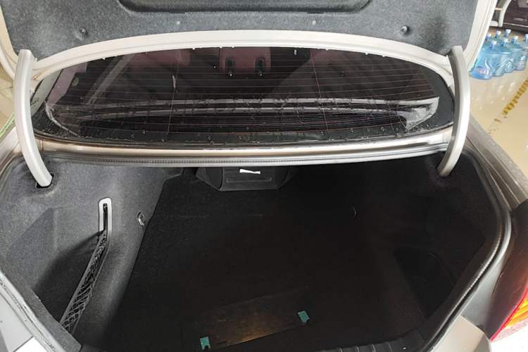 Used BMW 5 Series 2014 525Li Leading Model Trunk