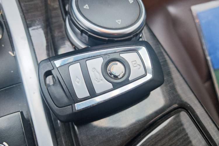 Used BMW 5 Series 2014 525Li Luxury Design Package Vehicle Key