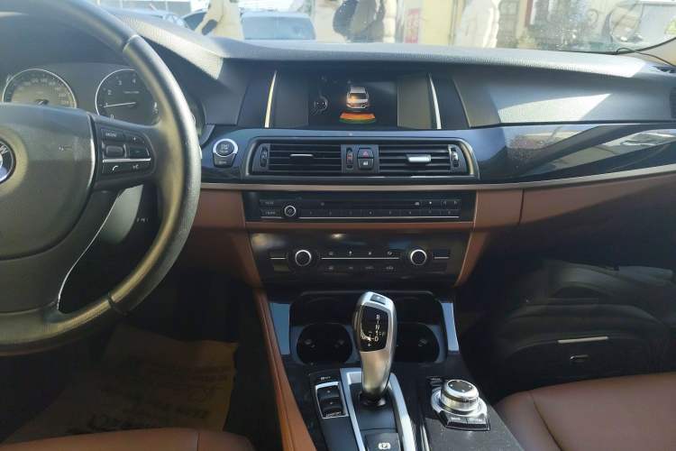 Used BMW 5 Series 2014 520i Elegant Edition Audio And AC Panel
