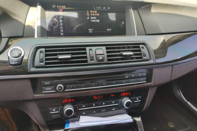 Used BMW 5 Series 2014 525Li Luxury Design Package Audio And AC Panel