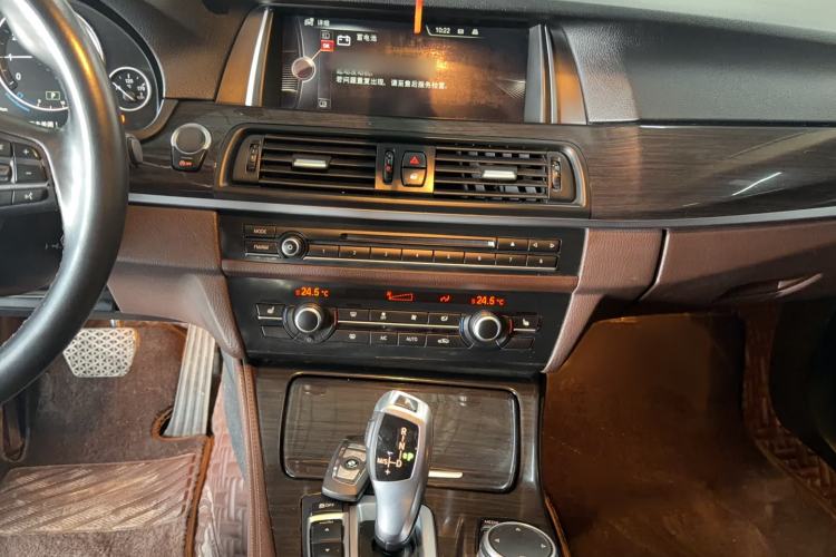Used BMW 5 Series 2014 525Li Luxury Design Package Audio And AC Panel