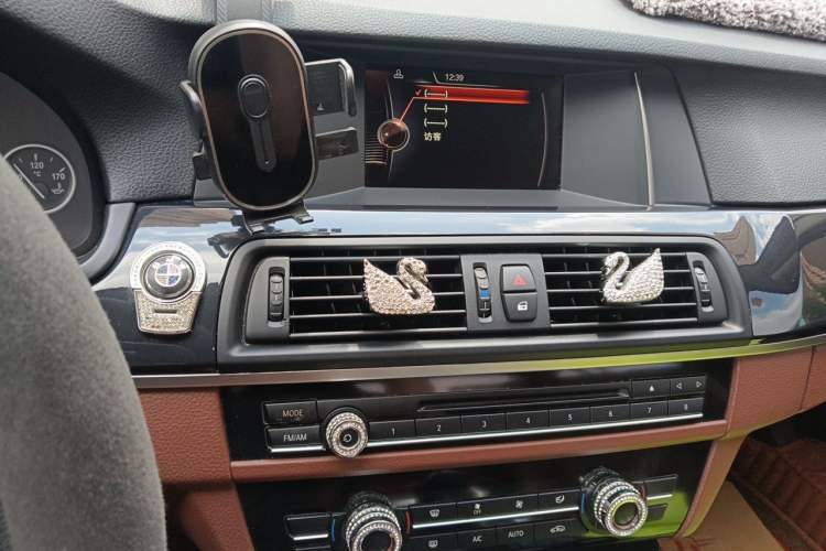 Used BMW 5 Series 2014 520i Elegant Edition Audio And AC Panel