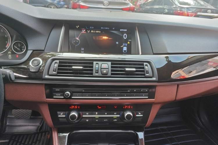 Used BMW 5 Series 2014 525Li Leading Model Audio And AC Panel
