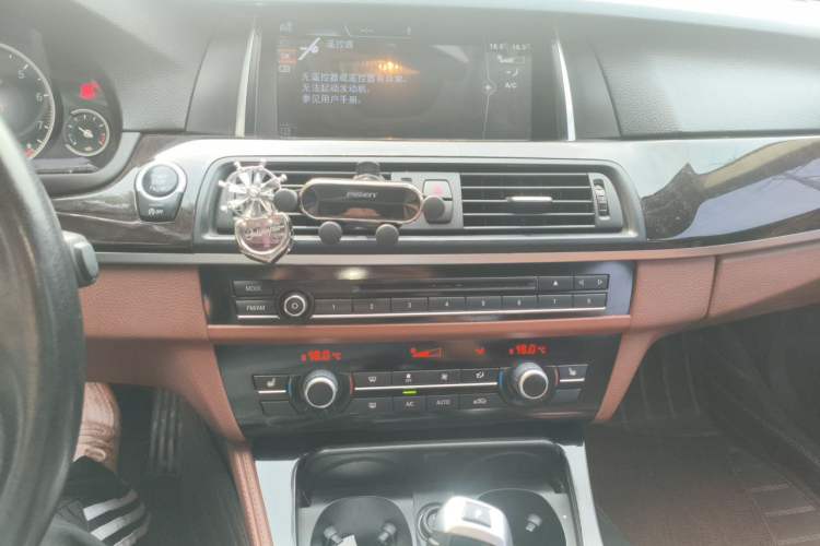Used BMW 5 Series 2014 525Li Leading Model Audio And AC Panel