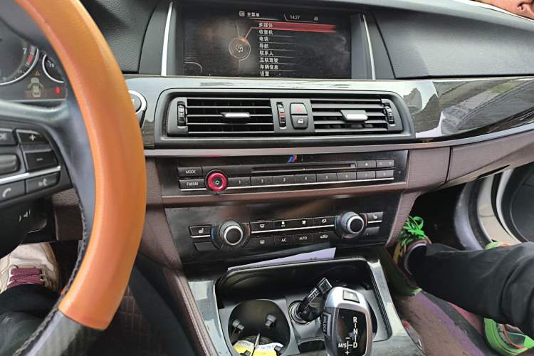 Used BMW 5 Series 2014 525Li Luxury Design Package Audio And AC Panel