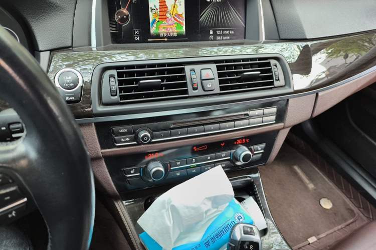 Used BMW 5 Series 2014 525Li Luxury Design Package Audio And AC Panel