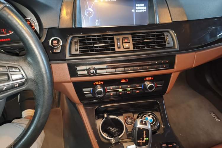 Used BMW 5 Series 2014 520i Elegant Edition Audio And AC Panel