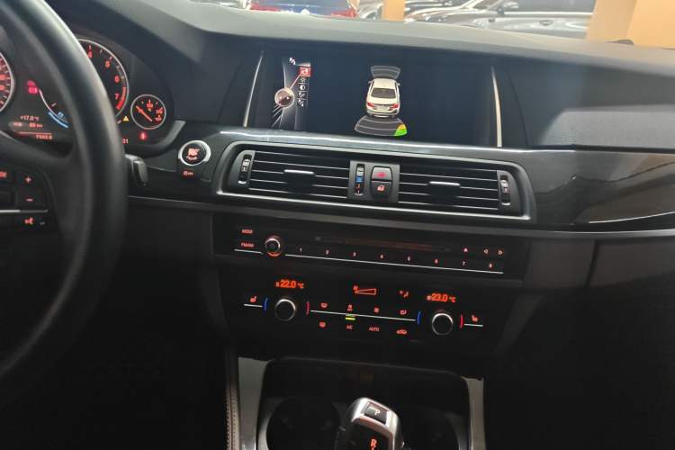 Used BMW 5 Series 2014 525Li Luxury Design Package Audio And AC Panel