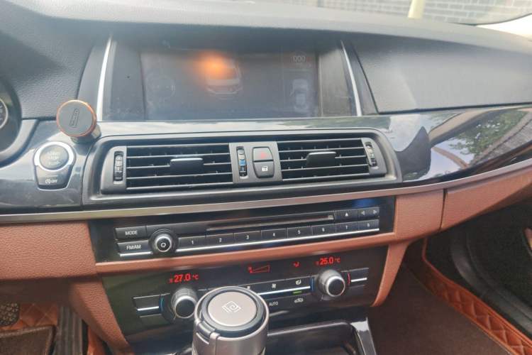 Used BMW 5 Series 2014 520Li Elegant Model Audio And AC Panel
