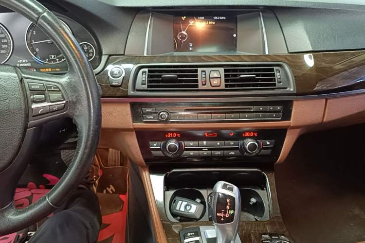 Used BMW 5 Series 2014 525Li Leading Model Audio And AC Panel