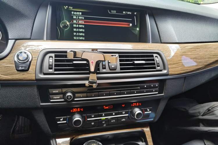 Used BMW 5 Series 2014 525Li Fashion Design Package Audio And AC Panel