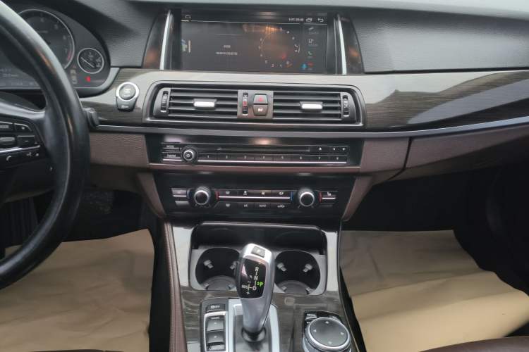 Used BMW 5 Series 2014 525Li Luxury Design Package Audio And AC Panel