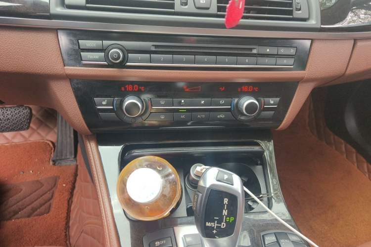Used BMW 5 Series 2014 525Li Leading Model Audio And AC Panel