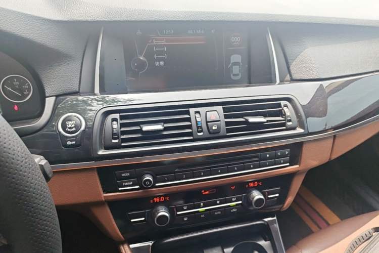 Used BMW 5 Series 2014 520i Elegant Edition Audio And AC Panel