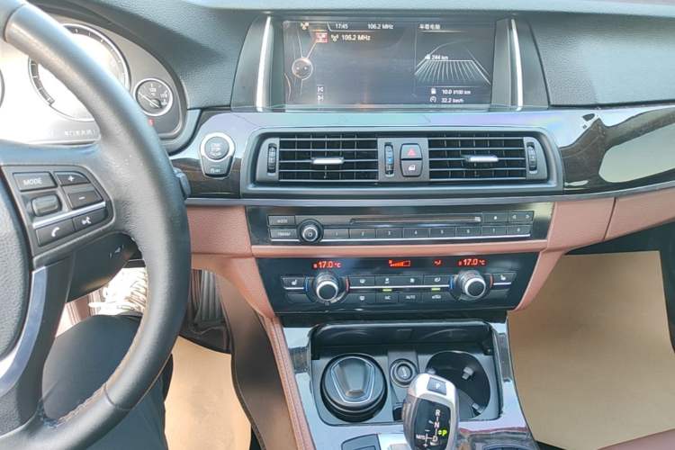 Used BMW 5 Series 2014 525Li Leading Model Audio And AC Panel
