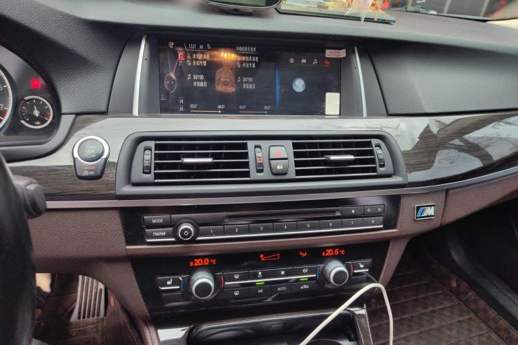 Used BMW 5 Series 2014 525Li Luxury Design Package Audio And AC Panel
