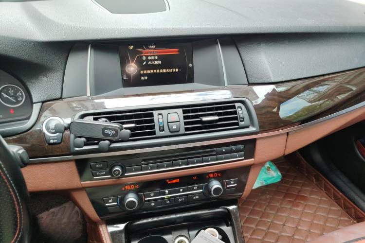 Used BMW 5 Series 2014 525Li Leading Model Audio And AC Panel