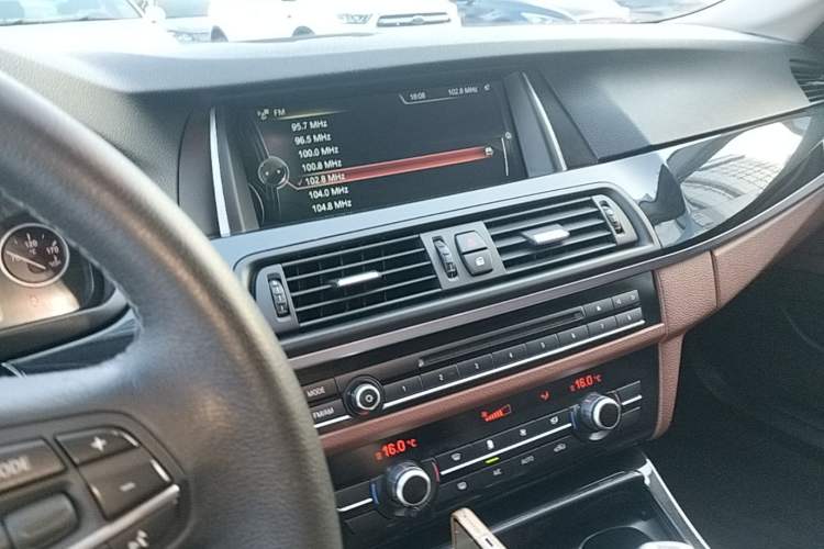 Used BMW 5 Series 2014 520Li Elegant Model Audio And AC Panel