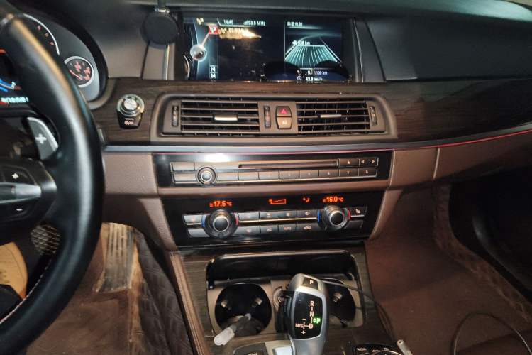 Used BMW 5 Series 2014 525Li Luxury Design Package Audio And AC Panel