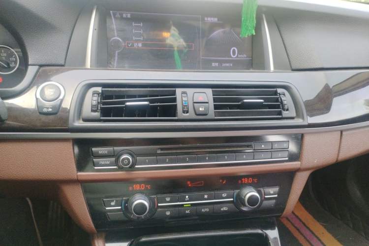 Used BMW 5 Series 2014 525Li Leading Model Audio And AC Panel