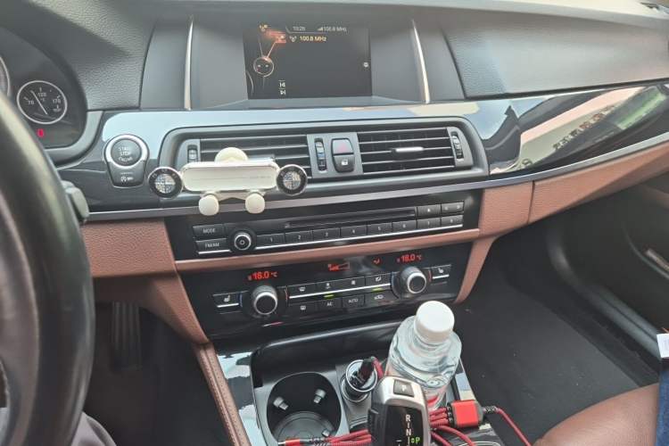 Used BMW 5 Series 2014 520i Touring Edition Audio And AC Panel