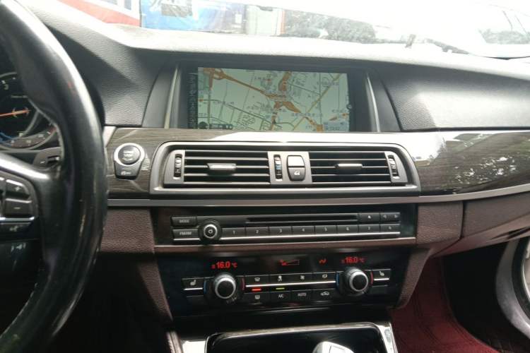 Used BMW 5 Series 2014 525Li Luxury Design Package Audio And AC Panel