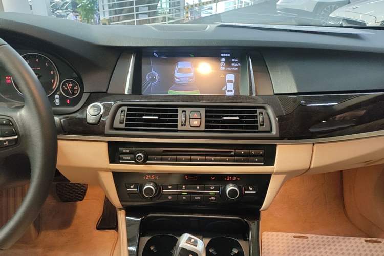 Used BMW 5 Series 2014 525Li Leading Model Audio And AC Panel