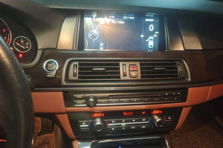 Used BMW 5 Series 2014 525Li Leading Model Audio And AC Panel