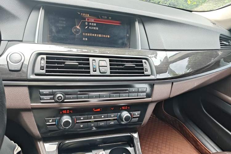 Used BMW 5 Series 2014 525Li Luxury Design Package Audio And AC Panel
