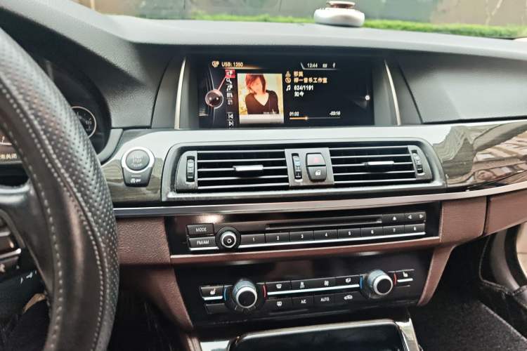 Used BMW 5 Series 2014 525Li Luxury Design Package Audio And AC Panel