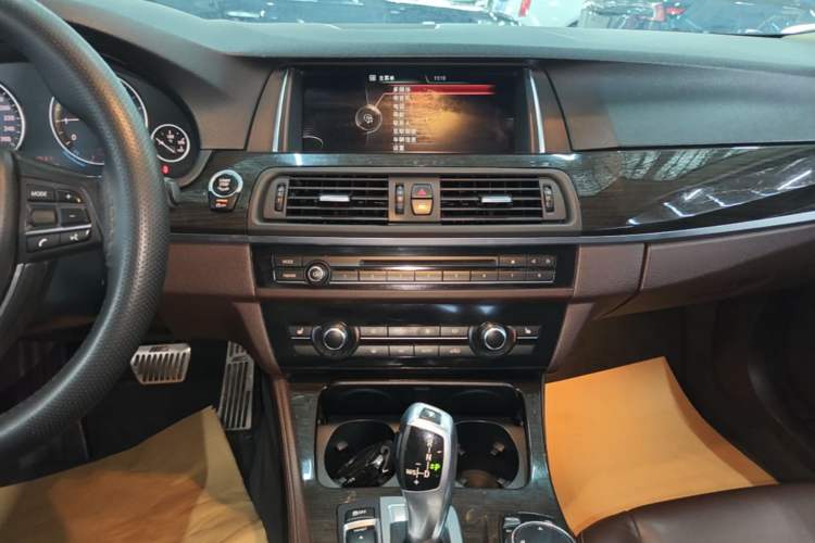 Used BMW 5 Series 2014 525Li Luxury Design Package Audio And AC Panel