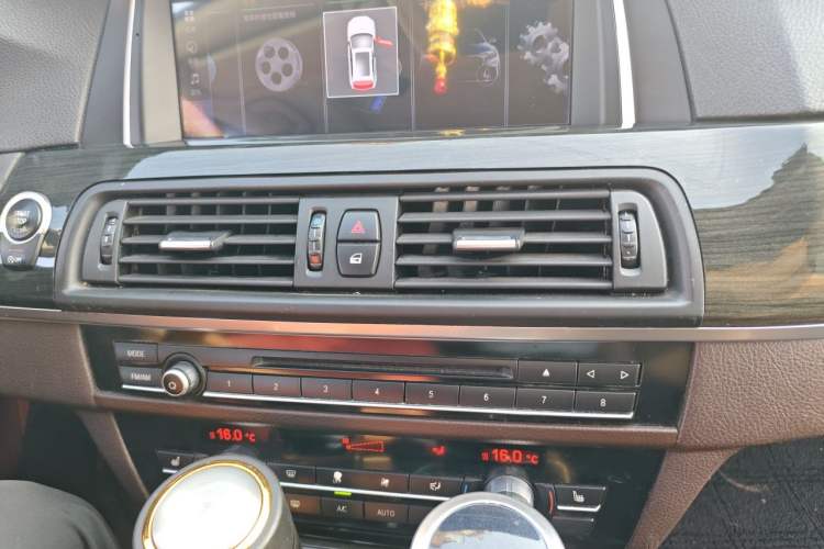Used BMW 5 Series 2014 525Li Luxury Design Package Audio And AC Panel