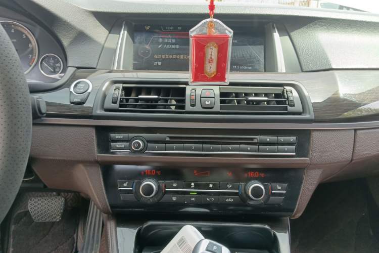 Used BMW 5 Series 2014 525Li Luxury Design Package Audio And AC Panel