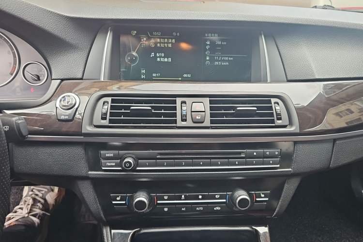 Used BMW 5 Series 2014 525Li Leading Model Audio And AC Panel