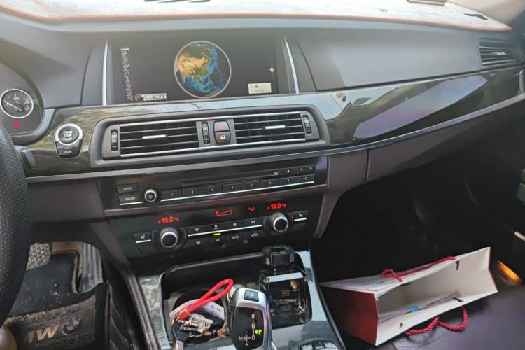 Used BMW 5 Series 2014 525Li Luxury Design Package Audio And AC Panel