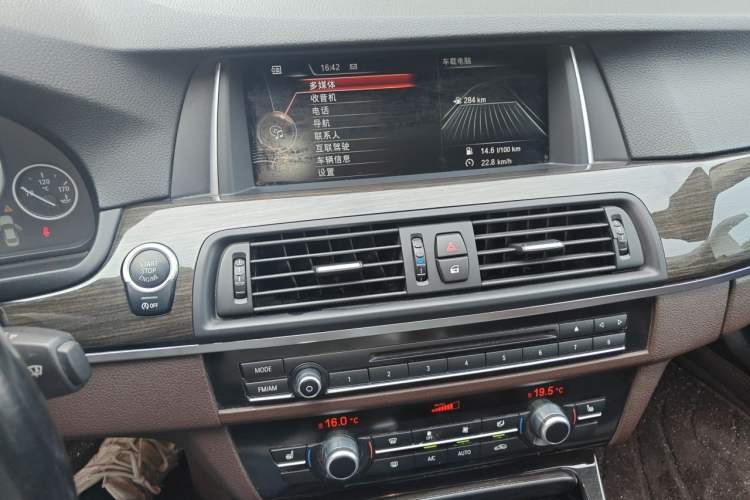 Used BMW 5 Series 2014 525Li Luxury Design Package Audio And AC Panel
