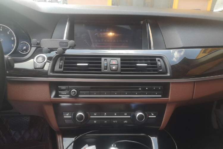 Used BMW 5 Series 2014 525Li Leading Model Audio And AC Panel